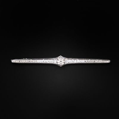 une broche en diamant et or blanc