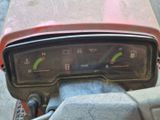 un gros plan d'une moto équipée d'un compteur de vitesse