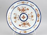 an image of a decorative plate with a blue rim
