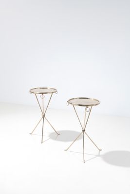 paire de tables d'appoint en laiton avec plateau et pieds en verre