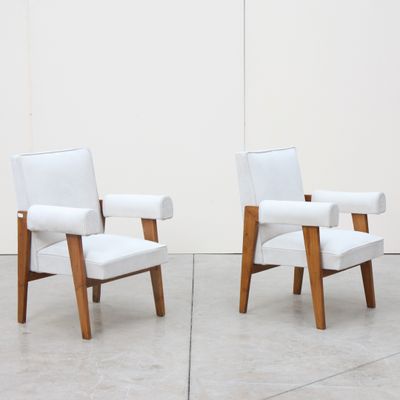 ENSEMBLE DE DEUX FAUTEUILS "AVOCAT" de Pierre JEANNERET (189…