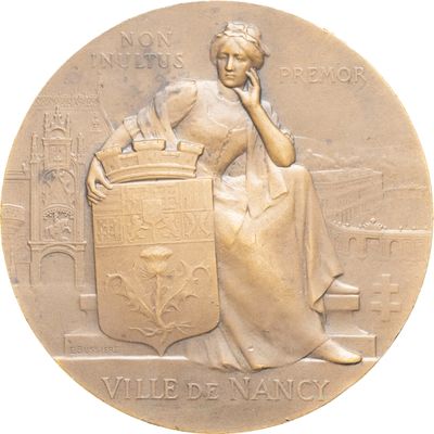 une image représentant une médaille de bronze sur laquelle figure une femme assise sur un banc