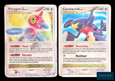 Deux cartes Pokémon sont représentées côte à côte sur un fond noir