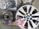 the rims and brakes of a car are sitting on a pallet