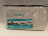 the menopad mattress protector is made of polyestere and has a zipper closure