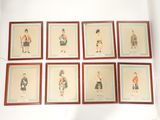 six photos encadrées représentant des hommes en costume traditionnel, accrochées à un mur blanc