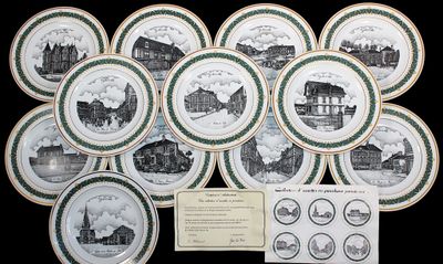 Suite de 12 ASSIETTES décoratives en porcelaine… - Photo 1