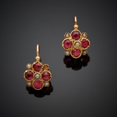 Paire de dormeuses en or rose 750 millièmes, serties chacune de quatre - Photo 1