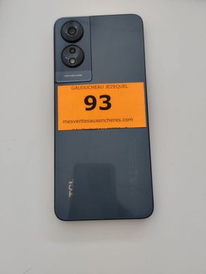 un gros plan d'un téléphone portable sur lequel est apposée une étiquette de prix
