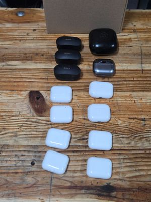 a box of stones and a mouse on a wooden table