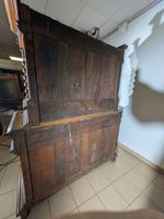 Buffet deux corps en noyer mouluré et sculpté ouvrant par de… (photo 2)