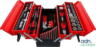 un gros plan sur une boîte à outils rouge contenant des outils