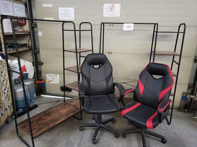 two chairs that are next to each other in a room