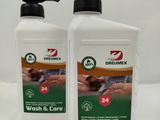 deux flacons de « Dremex Wash and Care » sur fond blanc