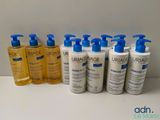 les flacons de lotion sont alignés sur la table