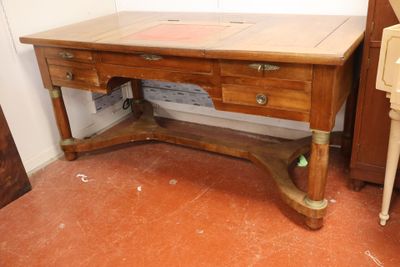 Bureau en acajou et placage d'acajou ouvrant par des tiroirs…