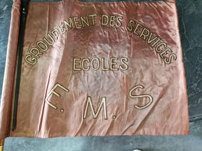 Fanion du groupement des services, 50 x 62 cm.