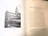 un livre ouvert sur lequel figure l'image d'une église
