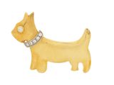 une image représentant une broche en forme de chien jaune portant un collier de diamants