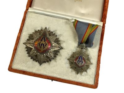 deux médailles et un ruban dans un écrin