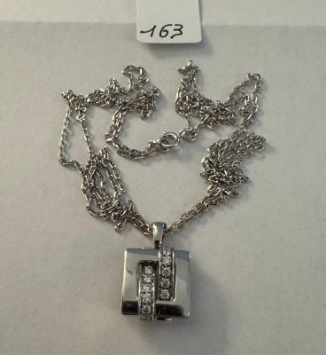 Collier, Double Chaîne en or gris, maille forçat, soutenant …