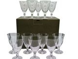 six verres à vin dans une boîte, avec une boîte de verres à vin en arrière-plan