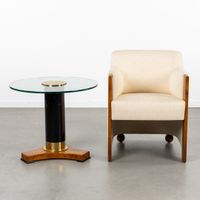 Thörmer, une table d'appoint ronde et un fauteuil club en pl… (photo 3)
