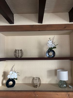 Ensemble d'éléments décoratifs comprenant deux cadres, deux …