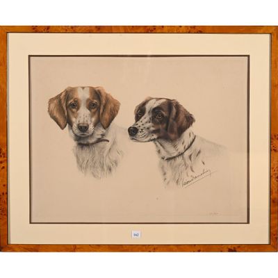 tableau représentant deux chiens, l'un brun et l'autre blanc, dans un cadre en bois