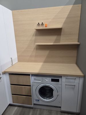 Aménagement de buanderie en angle 2080x1890 avec lave-linge Beko 8kgs - Photo 1