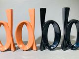une paire de ciseaux placée à côté du mot « do »