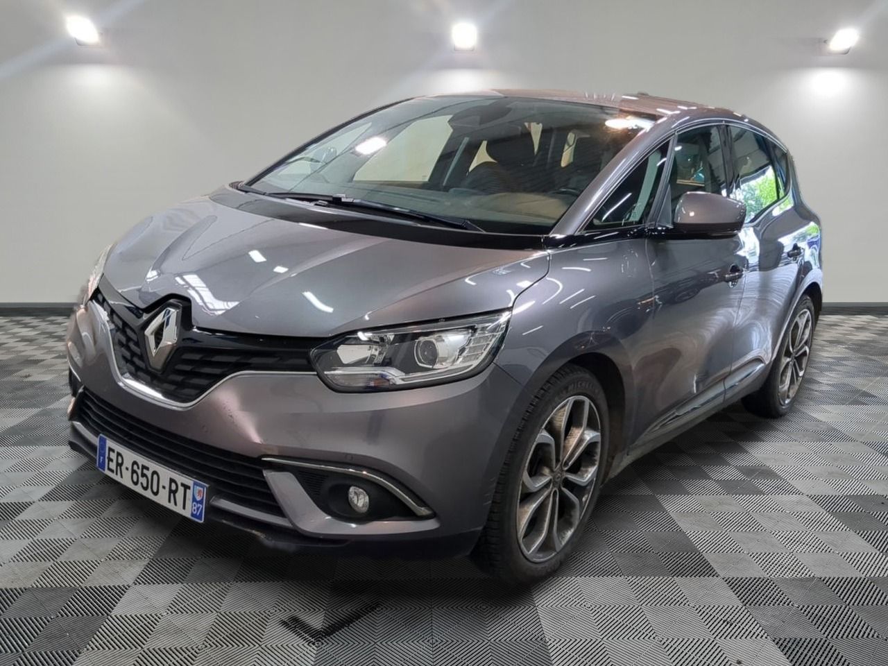 RENAULT - SCENIC TCE 130 ENERGY BUSINESS - ES - Mise en service: 30/10/2017 - Orientation verticale du rétroviseur ga...