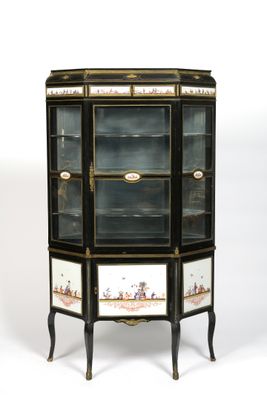 VITRINE A PANS COUPES En placage de palissandre noircie et s… - Photo 1