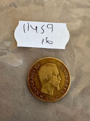 une pièce d'or sur laquelle figure le visage d'un homme