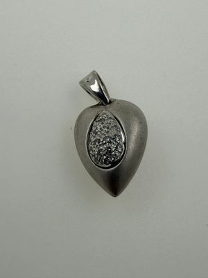 PENDENTIF en or 750 et platine en forme de coeur, agrémenté …