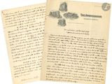 une vieille lettre sur laquelle figure l'image d'un château, à côté d'un bout de papier