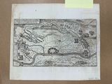 une vieille carte d'une ville dessinée sur un bout de papier, sur laquelle est collé un post-it