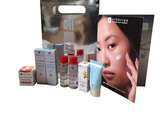 une photo d'un coffret de produits de soins pour la peau