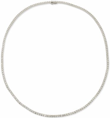 un collier en diamants et or blanc, signé Van Cleef