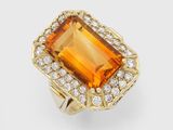 une bague en saphir orange et diamants