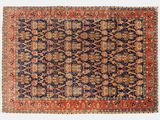 un tapis persan ancien aux couleurs bleues et orange