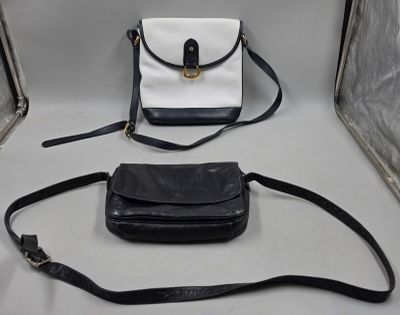 un sac à main noir et blanc et un sac à main noir et blanc