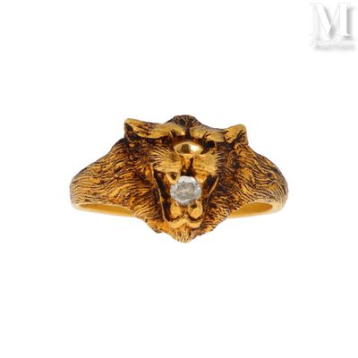 une image représentant une bague en or ornée d'une tête d'ours