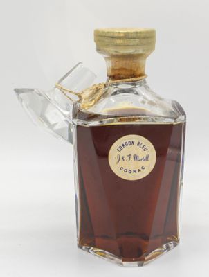 an image of a bottle of maple syrup on a white background