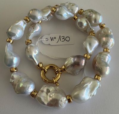 Joli Collier de 17 grosses Perles " Keshi " des Mers du Sud,…
