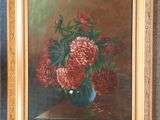 peinture d'un vase de fleurs sur une table à fond bleu
