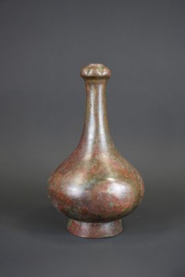 Vase bouteille en bronze. Chine, dynastie Han (206 av. J.C. …