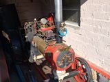 a small engine that is sitting on a cart