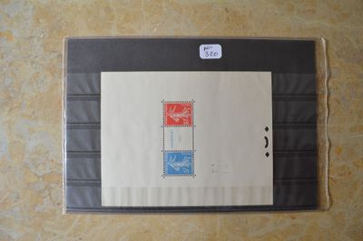 l'image d'une feuille de papier sur laquelle figurent des timbres