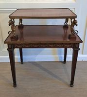 TABLE A THE en placage d'acajou, le plateau supérieur ceintu… (photo 3)